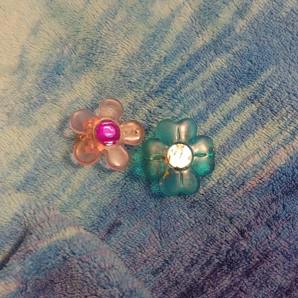 Other - 2 flower clips